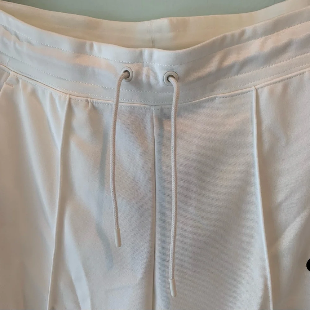NWT Women’s NIKE Logo Cream Standard Fit Athletic Pants Swoosh Medium M Joggers - Picture 3 of 8